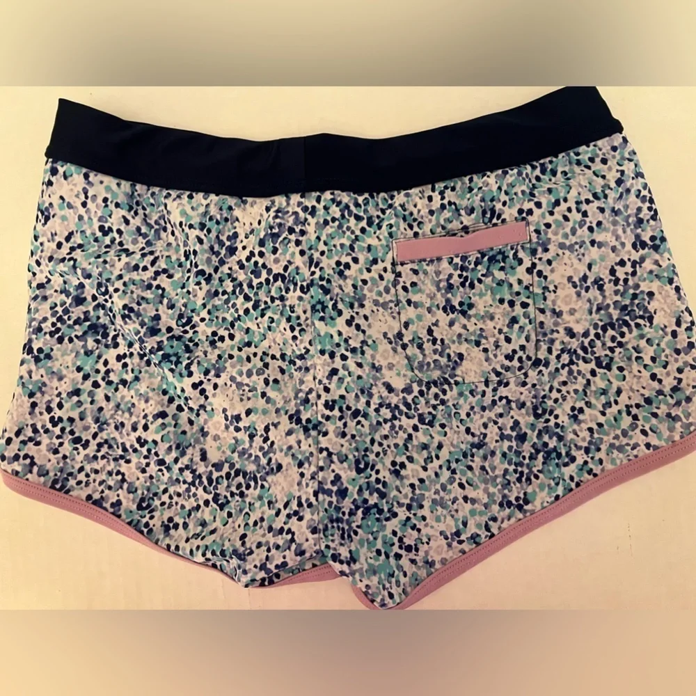 EDDIE BAUER RUNNING GIRLS SHORTS SIZE L. (14-16)